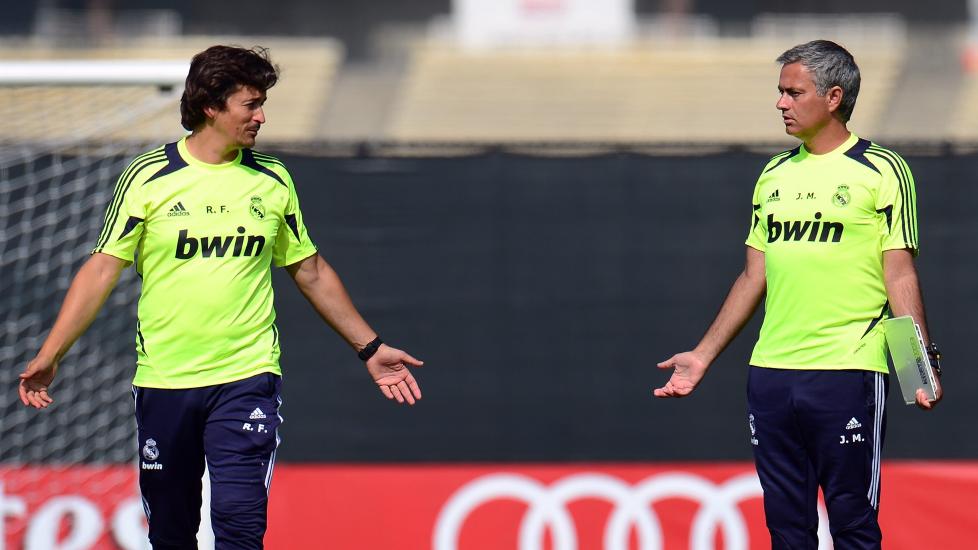 I LOS ANGELES: Jose Mourinho pleier � dra p� treningsleir med lagene sine til universitetet i Los Angeles (UCLA). Her sammen med assistenten Rui Faria i august i fjor. En kald vinterdag i februar i �r oppdaget de plutselig en bekjent fra LA p� gata i Madrid. Foto: Frederic J. Brown, AFP / NTB scanpix