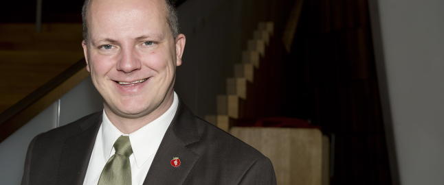 - Erna har for stor respekt for Jens