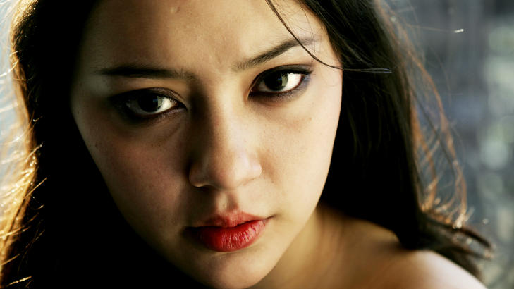 SKUESPILLER OG FIOLINIST: Lucia Micarelli spiller i tv-serien �Treme� - og har skrevet to av sangene p� �The Low Highway� sammen med Steve Earle. Foto: Erlend Aas / NTB Scanpix