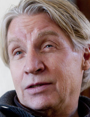 - Jeg sitter og ser p� at det vi har bygget opp smuldrer opp