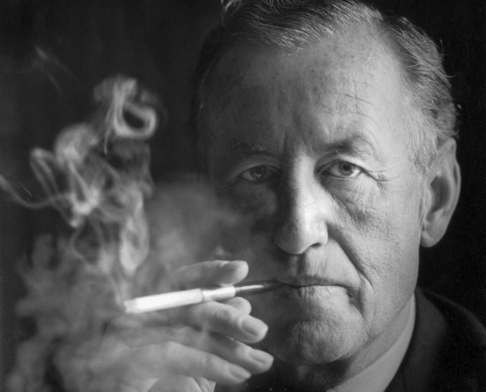 BANEBRYTER: Foruten James Bond-b�kene skrev Ian Fleming en barnebok, en bok om diamantsmugling og to reiseb�ker. B�de stilen og strukturen i Bond-romanene er grundig analysert. Han var en slags hardkokt poet for den kalde krigen. Foto: Scanpix
