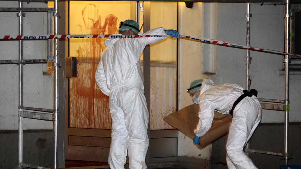 BLODIG �STED: Natt til 20. oktober 2011 ble politiet m�tt av et rystende �sted i Pilestredet 70 i Oslo, der flere venner tidligere p� kvelden hadde v�rt samlet i forbindelse med en Halloween-fest. Gjerningsmannen var enn� p� eiendommen da de f�rste patruljene ankom.
Foto: H�kon Mosvold Larsen / Scanpix