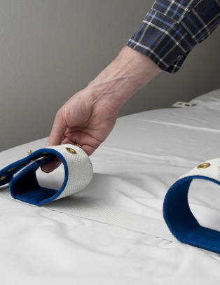 - Da Haukeland beltela en 15-�ring i tre uker, br�t de loven i tre uker