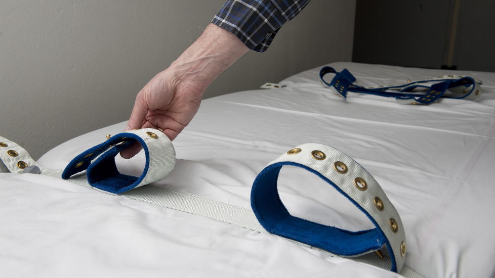 BELTESENG: Norsk lov sier at man ikke har anledning til � bruke mekaniske tvangsmidler som belteseng p� barn under 16 �r. Foto: �istein Norum Monsen / DAGBLADET