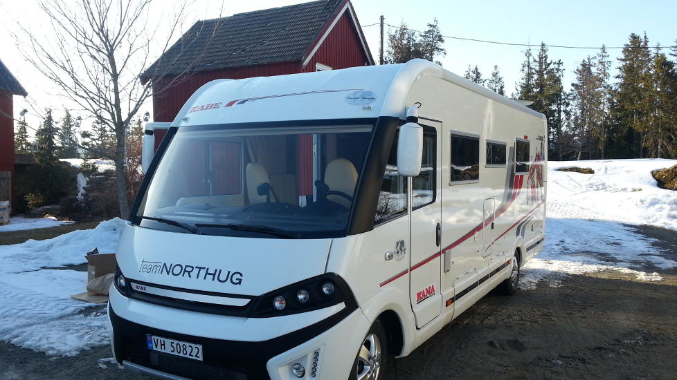 UT P �TUR: Her er Petter Northugs egen bobil. Den skal han ha med seg p� skirenn til vinteren for � sikre at han f�r fred, ro og hvile.Foto: John Northug