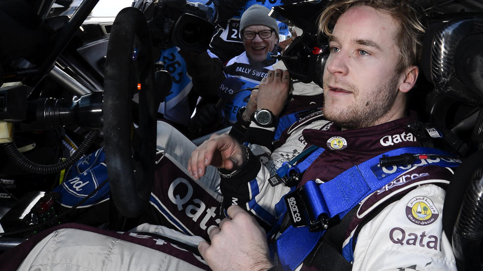 SKUFFET: Mads �stberg er ute av Rally Portugal etter � ha kommet feil i en sving og rullet rundt med bilen i dag. B�de han og kartleseren kom uskadd fra det hele. Foto: AFP /JONATHAN NACKSTRAND
