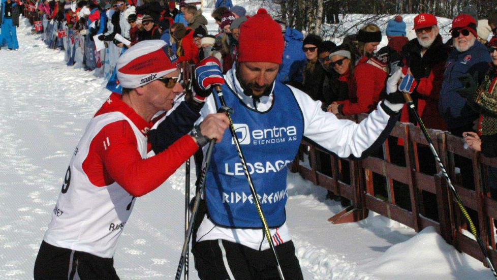  GIKK FRA: Denne helgen markeres Ridderukas 50-�rs jubileum med storfint bes�k under Ridderrennet. For blinde Helge Flo ble det en annerledes tur, ledsaget av kronprins Haakon. Foto: Per-Einar Johannessen, NIF
