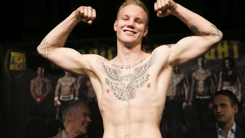 INNVEIING: I kveld m�ter Simen Smaadal Kristoffer Storm i ringen. Her fra innveiingen i Frederikshavn i g�r. Foto: Heiko Junge / NTB scanpix