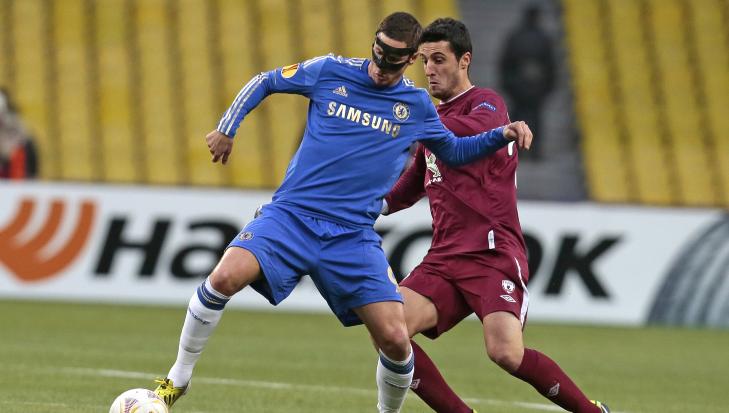 STERKT LAG: P� grunn av et tett kampprogram har Chelsea m�ttet rullere p� laget. Det har ikke v�rt noe hinder: Blant annet Fernando Torres, som for tiden g�r under navnet �Zorro-Torres�, har spilt fremragende. Foto: AP/Mikhail Metzel