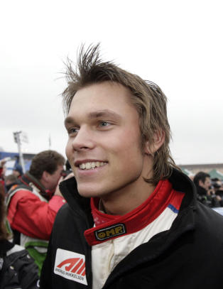 Mikkelsen klatrer oppover mens �stberg kjemper seg tilbake