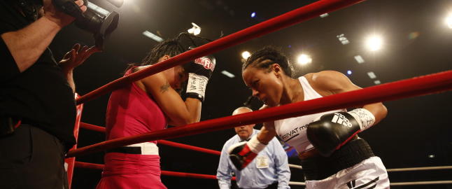 Cecilia Br�khus tok St. John p� fem og et halvt minutt