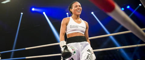 Norske Br�khus-fans bombarderer Holly Holms Facebookside