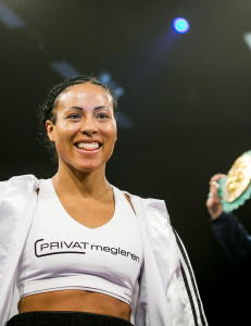 - Folk m� f� kritisere av hjertens lyst