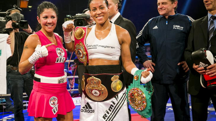  OVERLEGEN:  Cecilia Br�khus knuste amerikanske Mia St. John i bokseringen under Nordic Fight Night i Frederikshavn l�rdag kveld. Og med det skaffet hun seg den oppmerksomheten hun trenger i USA. Foto: Heiko Junge / NTB scanpix