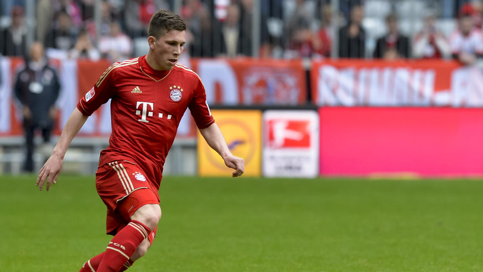  NERV�S:  Den danske 17-�ringen Pierre-Emil Hojbjerg fikk i g�r sin debut i Bayern-tr�ya. Det ble en nerv�s aff�re for unggutten. Foto: AFP PHOTO / GUENTER SCHIFFMANN / NTB Scanpix