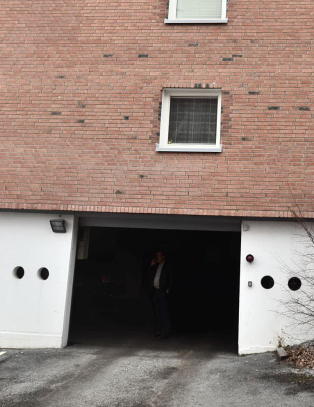 Fire�ring havnet i klem i garasjeport - alvorlig skadd