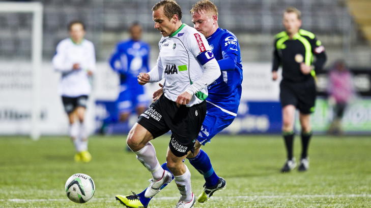 HAUGESUND-SEIER: Fem minutter f�r slutt sikret Haugesund seieren i en kamp der H�nefoss skapte mest. P� bildet ser vi H�nefoss-kaptein Kristjan Sigurdsson og Henrik Kjelsrud Johansen.
Foto: Vegard Gr�tt / NTB scanpix