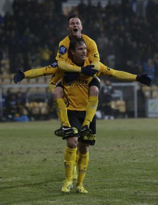 Brann senket av gamle helter