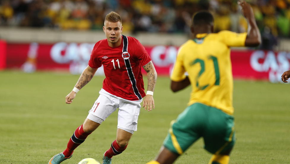 SCORET: Marcus Pedersen scoret for OB mot AaB i kveld. Ogs� Espen Ruud scoret, men det holdt likevel ikke til seier. Her er Marcus Pedersen i aksjon i landslagsdrakten tidligere i �r.
Foto: Heiko Junge / NTB scanpix