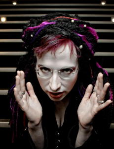 Oksanen er kanskje en bedre kjendis enn forfatter om dagen