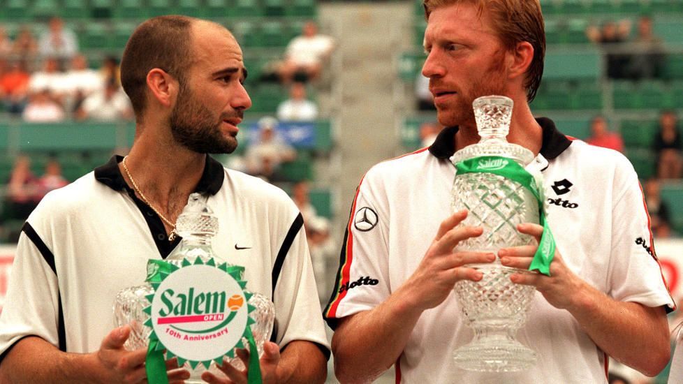 MENER RIVALEN PROVOSERTE: Andre Agassi (t.v) sier at han hatet rivalen Boris Becker (t.h). Foto: AP Photo/Vincent Yu/NTB scanpix