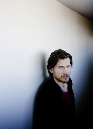 P�re dansk: Nikolaj Coster-Waldau er kinoaktuell med to filmer n� - og tv-aktuell med Game of Thrones. Men suksessen til tross, skuespilleren har ingen planer om � flytte fra K�benhavn. Foto: Adrian �hrn Johansen.