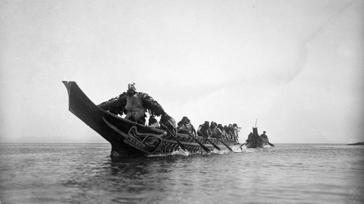 Bryllupsgjester:Kwakiutl-folket bruker kano i 1914. Foto: Library of Congress/Edward S. Curtis