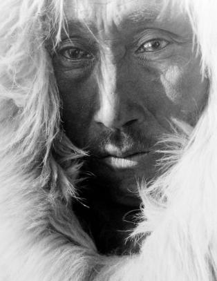 Tok utrolige bilder av indianere for 100 �r siden