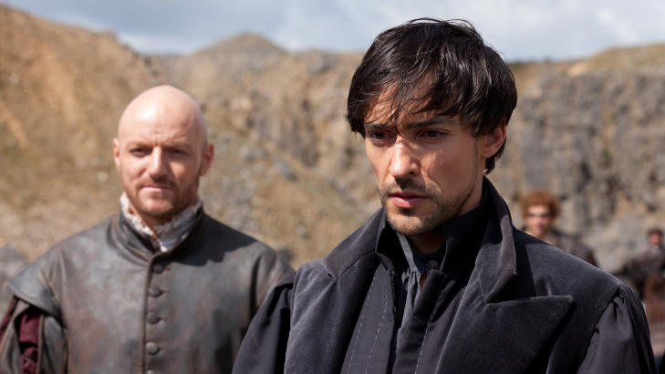 Storsatsing: Jan Erik Madsen (t.v.) som Kaptein Zircher, sammen med Blake Ritson som spiller Grev Riaro i Fox Crimes nye storsatsing �Da Vinci's Demons�. Serien skal vises i 120 land. Foto: Fox