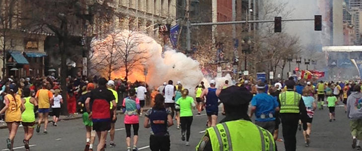  - KAMUFLERT SOM S�PPEL:  Leger ved flere sykehus i Boston rapporterer n� om at flere av ofrene er truffet av spiker og hagl. Flere tror derfor at dette var i bombene som ble utl�st. Politikilder opplyser videre til CBS at bombene ble kamuflert som s�ppel Foto:  REUTERS/Dan Lampariello