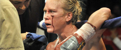 Holly Holm melder at hun har en stor kunngjøring å komme med
