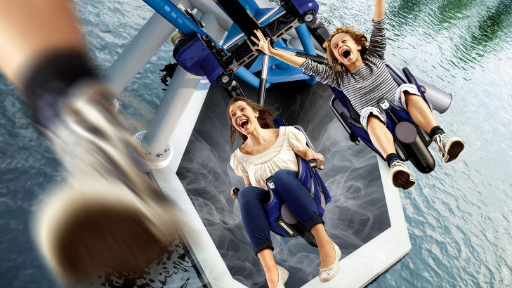 �ORKANEN�: En helt ny type berg-og-dal-bane som l�fter deg opp til sjueetasjers h�yde f�r den - som den eneste i sitt slag i Nord-Europa - slenger deg ned i en undersj�isk tunnel og fortsetter gjennom skogen i 75 kilometer i timen. Illustrasjon: F�RUP SOMMERLAND