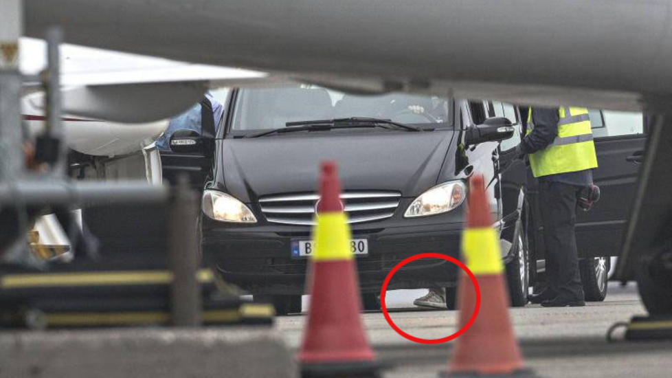 Tror du dette er Biebers sko, på vei ut fra flyet på Gardermoen?