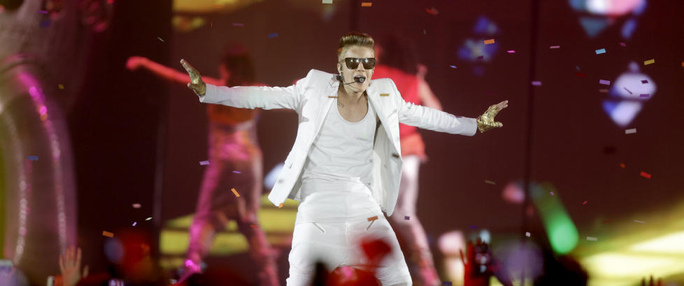 P� PLASS: Her er Justin Bieber p� scenen i Telenor Arena. Foto: Eirik H. Urke