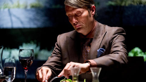 I GODT SELSKAP: Danske Mads Mikkelsen er den femte skuespilleren som gir liv til Hannibal Lecter. Foto: NBCUniversal.