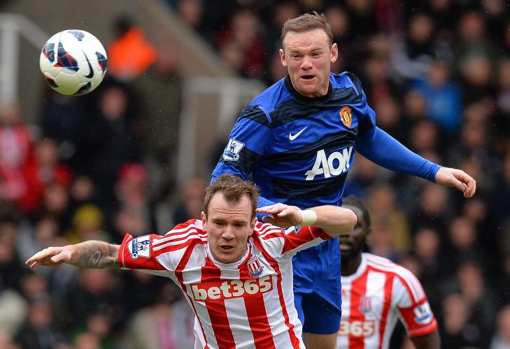 BEST BETALT: Wayne Rooney (�verst) l�nnsslipp skal vise omlag 250 000 pund per uke, det ansl�r blant annet Telegraphs Manchester-reporter. I noen uker f�r jul kan Henning Berg ha h�vet inn enda mer. Foto: AFP PHOTO / ANDREW YATES