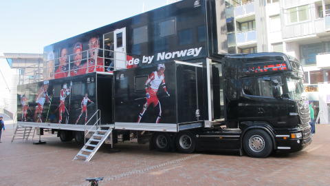 I FULLFORMAT: Andre etasje og utbygg p� begge sider kommer automatisk ut av traileren mens den st�r parkert. Foto: Sigbj�rn Strand