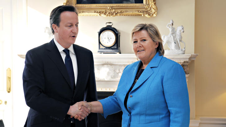 ERNA OG DAVID: - Er det et omr�de hvor vi b�r v�re ydmyke i Norge, er det hvordan v�rt forvaltningssystem fungerer. I Storbritannia har de sterkere styring av dette rundt statsministerens kontor, og det snakket jeg med David Cameron om. Foto: Keith Hammett / Dagbladet