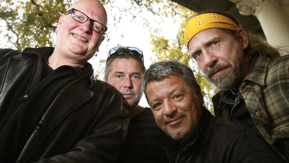 D�de i dag: Yngve Moe, bakerst i midten, d�de i dag. Her er han fotografert sammen med resten av bandet Dance With A Stranger.
Foto: Terje Bendiksby / SCANPIX