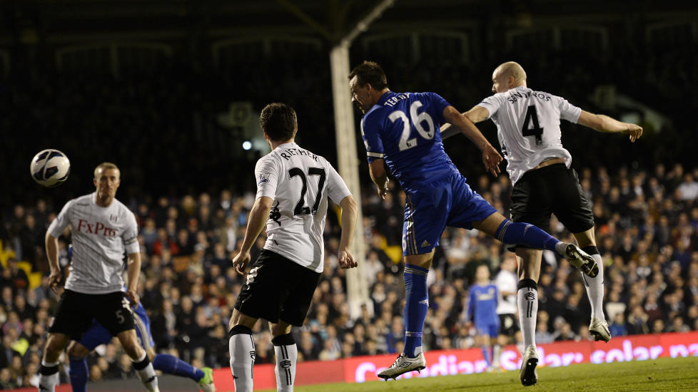  2X HODET:  Brede Hangeland og resten av Fulham m�tte konstantere at John Terry hadde hodet p� rett sted - to ganger - under kvelden kamp. Foto: REUTERS / Dylan Martinez / NTB Scanpix