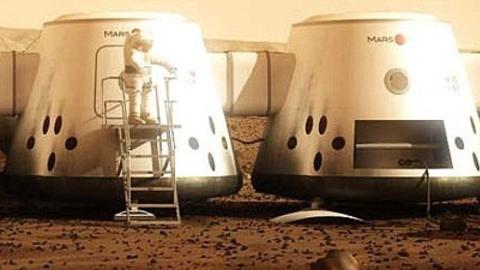 MARSBOER: De klimatiske forholdene p� Mars innbyr ikke akkurat til utend�rsliv. Den tykke romdrakten m� alltid tas p�. Illustrasjon: MARS ONE