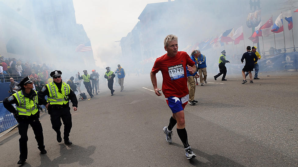 F�R ST�TTE: London Marathon vil donere bort penger til ofrene etter Boston-bombene. Deltakerne under London Marathon blir oppfordret til � l�pe med svarte b�nd p� tr�yene. Foto: NTB Scanpix