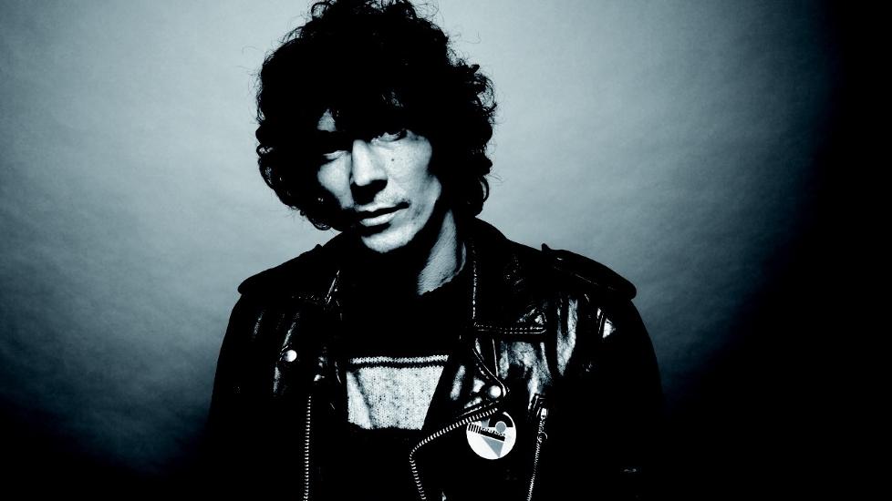 H�KANS SJUENDE: H�kan Hellstr�m g�r delvis i en ny retning musikalsk p� sitt sjuende studioalbum, men vil neppe skuffe noen av sine mange trofaste fans. Foto: John Scarisbrick