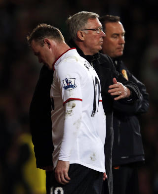 BENKET OG BYTTET UT: Wayne Rooney har b�de blitt plassert p� benken og tatt av banen av Alex Ferguson denne sesongen. N� kan han f� en ny start - enten under David Moyes i United eller i en ny klubb. Foto: Eddie Keogh, Reuters / NTB Scanpix