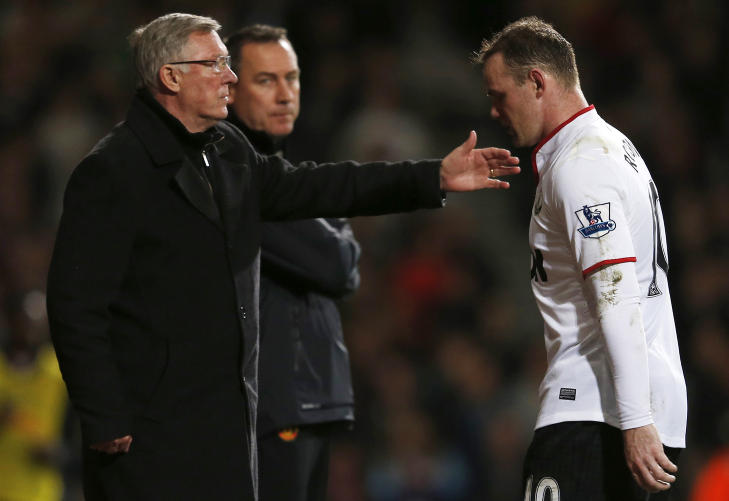 - HADDE SAMTALE: If�lge Sky Sports ba Wayne Rooney om � forlate Manchester United for to uker siden, men fikk nei. Her blir han tatt av banen mot West Ham 17. april. Foto: REUTERS / Eddie Keogh / NTB Scanpix