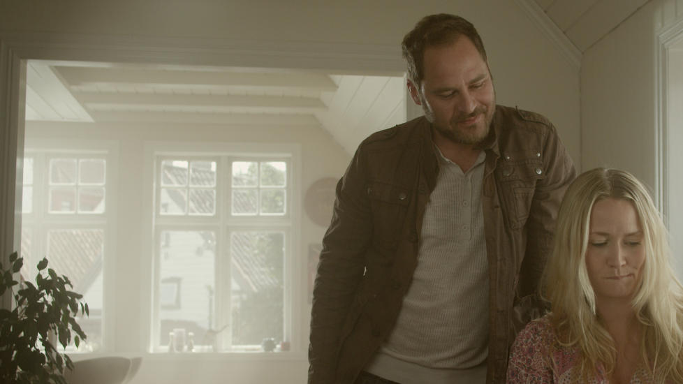 USKUMMEL: Vegar Hoel og Berte Rommetveit spiller to av rollene i thrilleren �Bl�tur�.