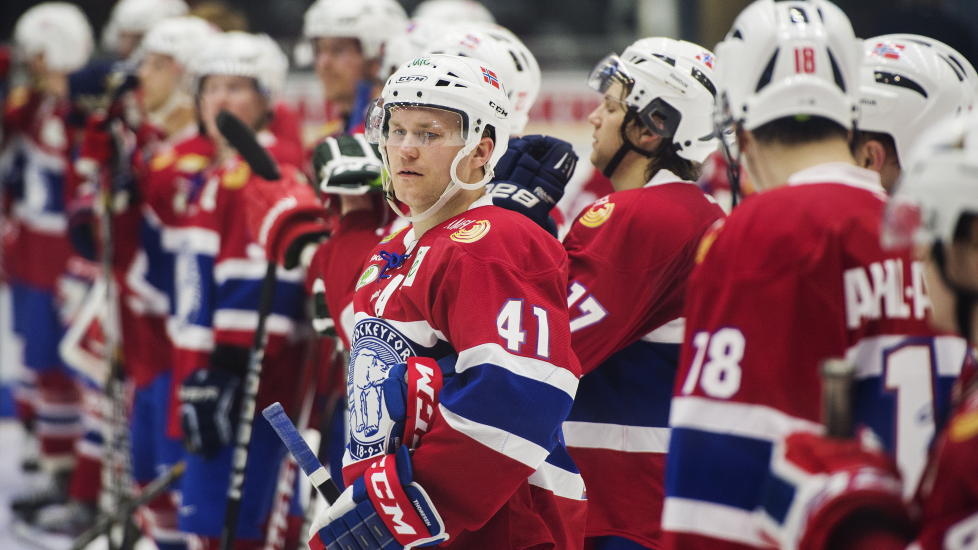 SLO VERDENSMESTEREN: Patrick Thoresen-dobbel s�rget for at Norge slo regjerende verdensmester Russland 3-2 i en treningskamp i Stavanger i kveld. Foto: NTB Scanpix