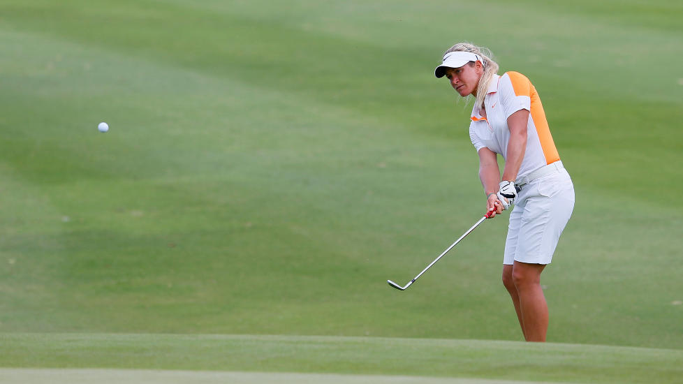 FORTSATT F�RST: Suzann Pettersen beholdt ledelsen til tross for konkurrentens superrunde p� Hawaii i natt. Foto: Kevin C. Cox, Getty Images / AFP / NTB scanpix