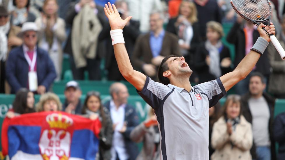 FINALEJUBEL: Novak Djokovic jublet p� denne m�ten da han tok seg til finalen etter � ha sl�tt Fabio Fognini i semifinalen. Foto: AFP PHOTO / JEAN-CHRISTOPHE MAGNENET / NTB SCANPIX