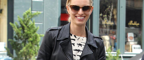 F�r kritikk for v�pen-kjole